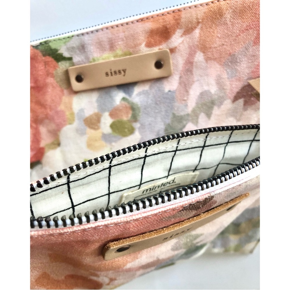 🆕 MINTED Spring Bloom Catch-All Pouch Set w/Personalization “Sissy” - Picture 5 of 6